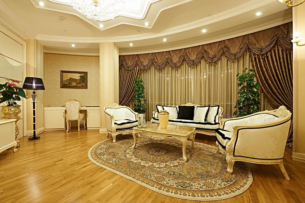 Boutique Hotel Buta Minsk Exterior photo A living room