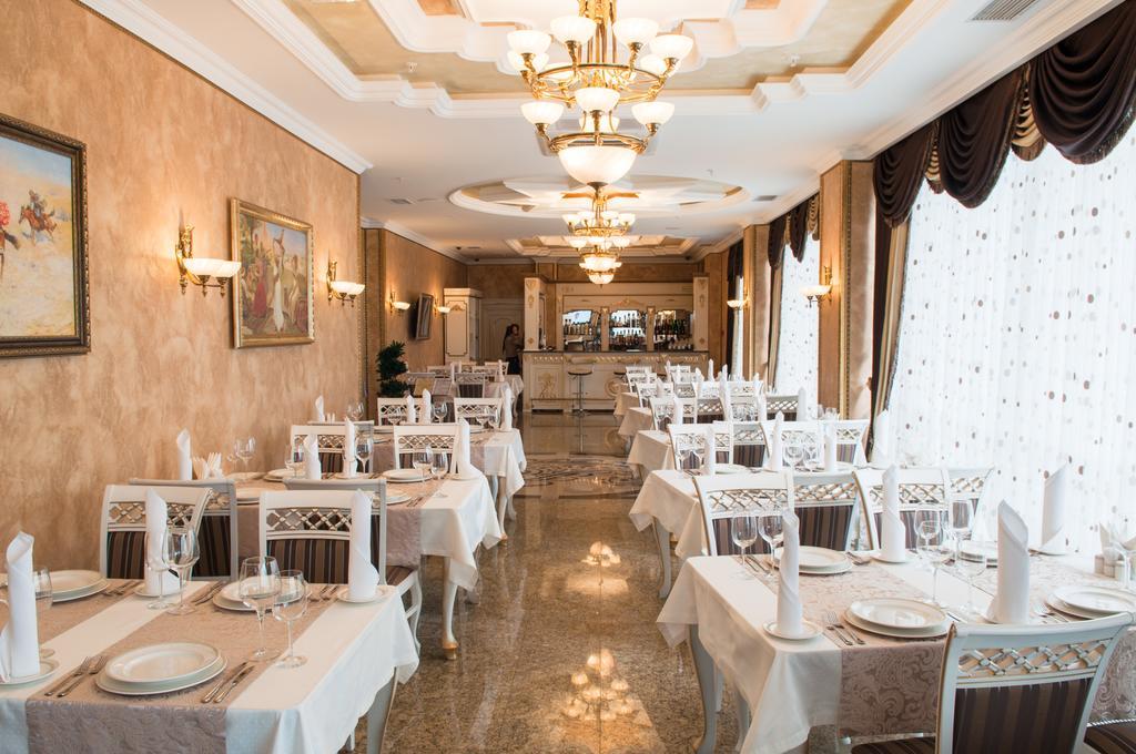 Boutique Hotel Buta Minsk Exterior photo Restaurant